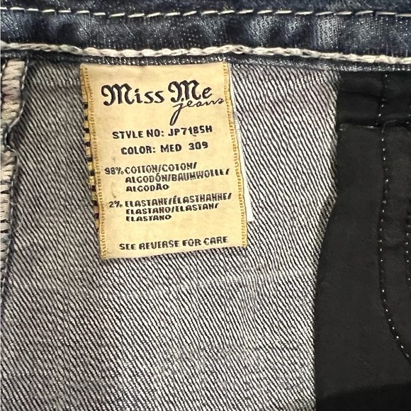 MISS ME: Distressed Stars and Stripes Signature Shorts - Picture 8 of 8